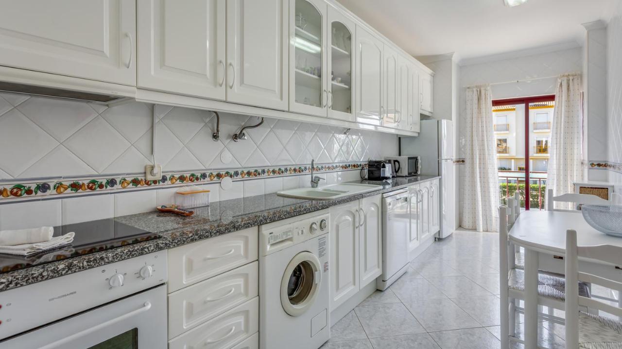 Serene Apartment W/ Balcony And Pool By Lovelystay Куартейра Екстериор снимка